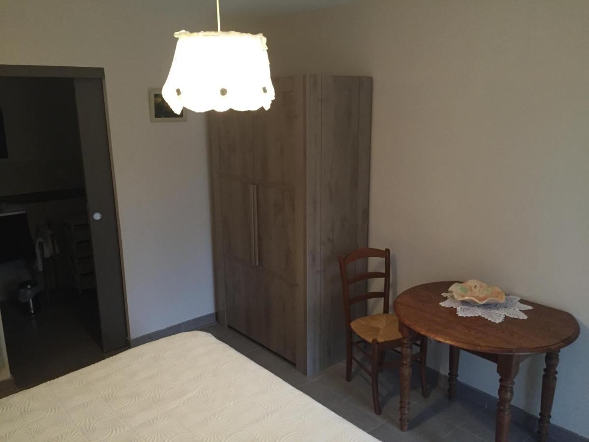 Le Mas De Servant Roulottes Et Chambres D'Hotes Auberives-en-Royans Szoba fotó
