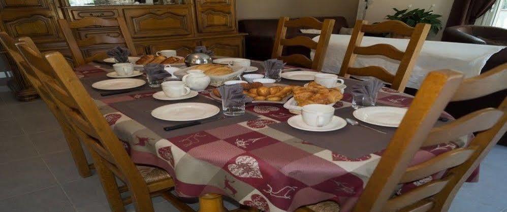 Le Mas De Servant Roulottes Et Chambres D'Hotes Auberives-en-Royans Kültér fotó